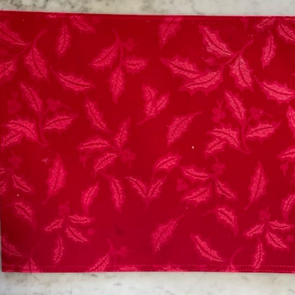 LENOX Holly Jacquard Damask Red Placemats (4) - Picture 4 of 11